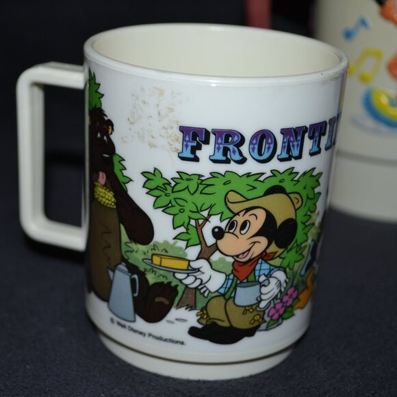 Vintage Walt Disney Cups and 1 Salt Shaker 5 Piece Bundle! - Picture 6 of 13